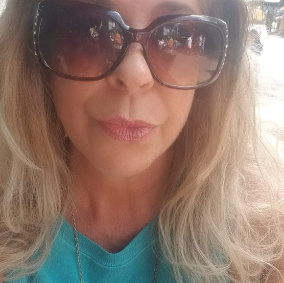 Hello I am Kim and Welcome to my Closet - Picture 6 of 16